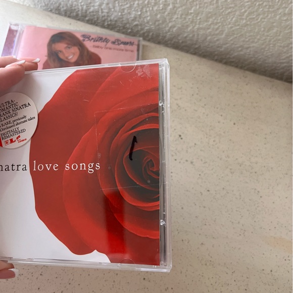 Britney Spears cd and Frank Sinatra cd - Picture 2 of 3